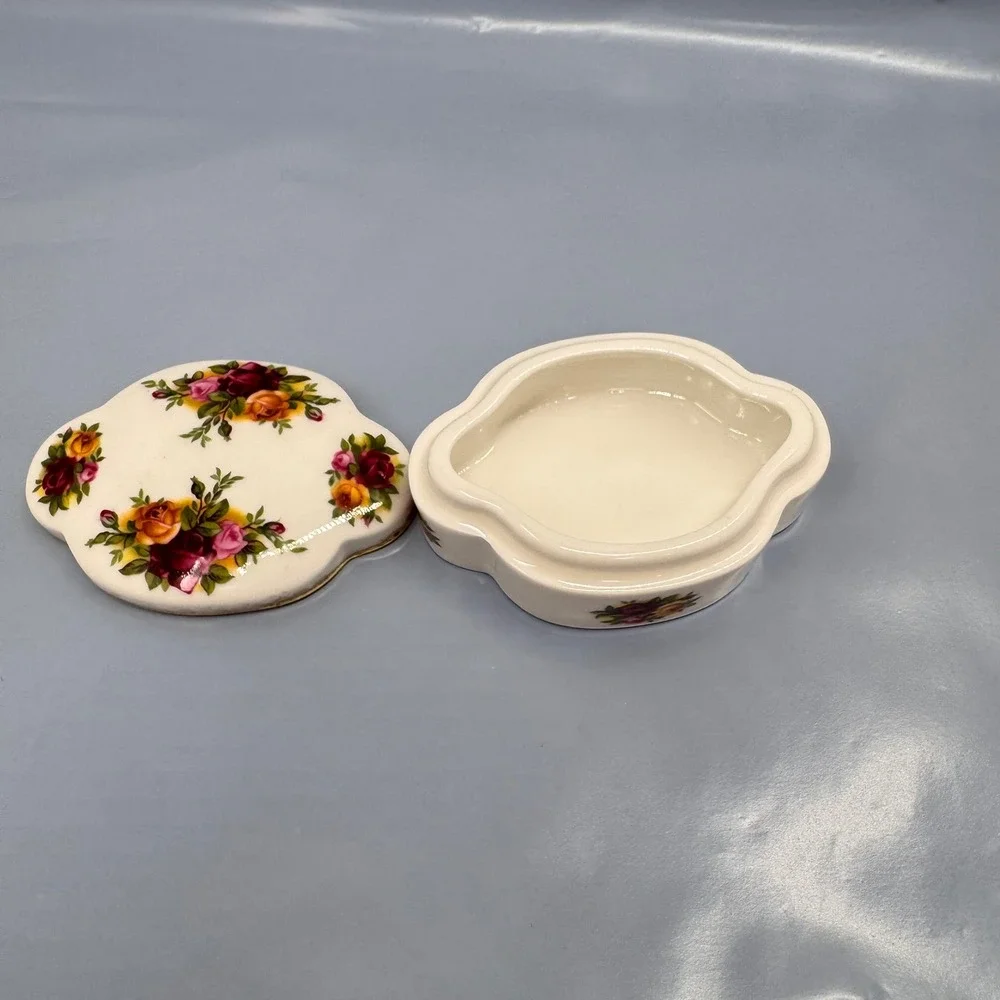 Royal Albert‎ Old Country Roses Trinket Box Jewelry Dish England